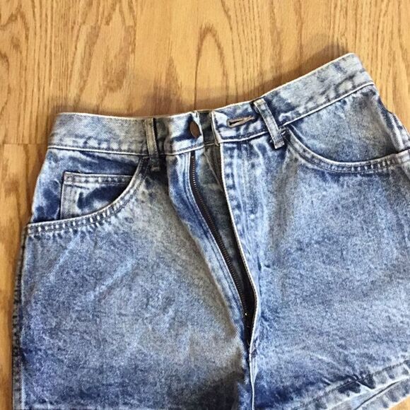 Vintage high waisted jean shorts in distressed denim in size 9 by A TIME FOR US - Picture 7 of 11
